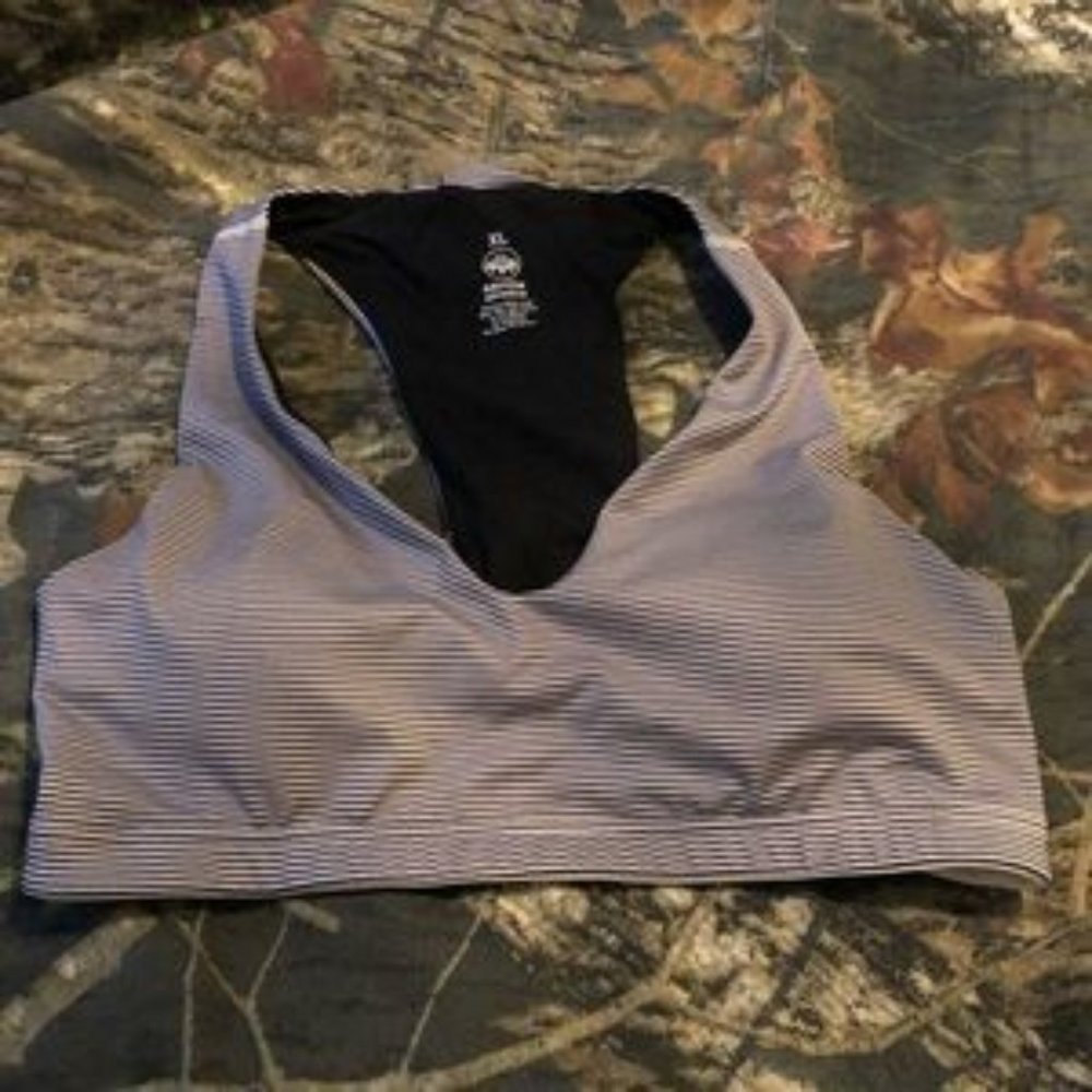 Senita dominate sports bra